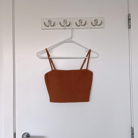 Aritzia sculpt knit crop top - Picture 1 of 3